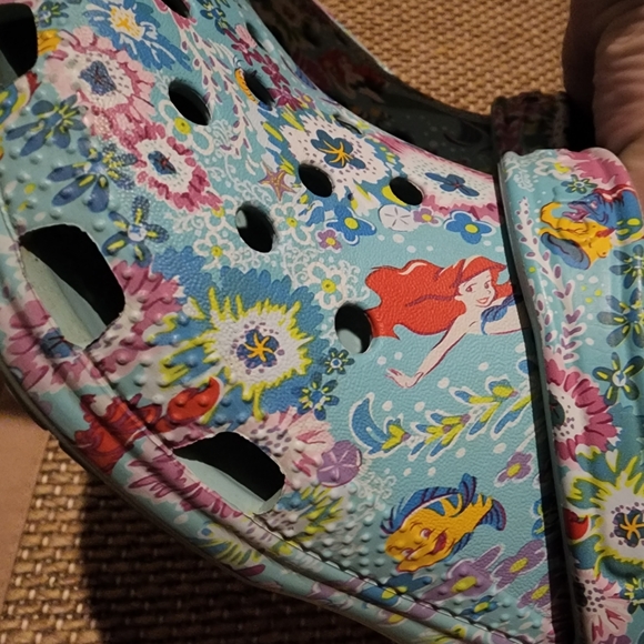 ⚠️SOLD⚠️Vera Bradley× Crocs Little Mermaid *Limited Edition* - Picture 6 of 6